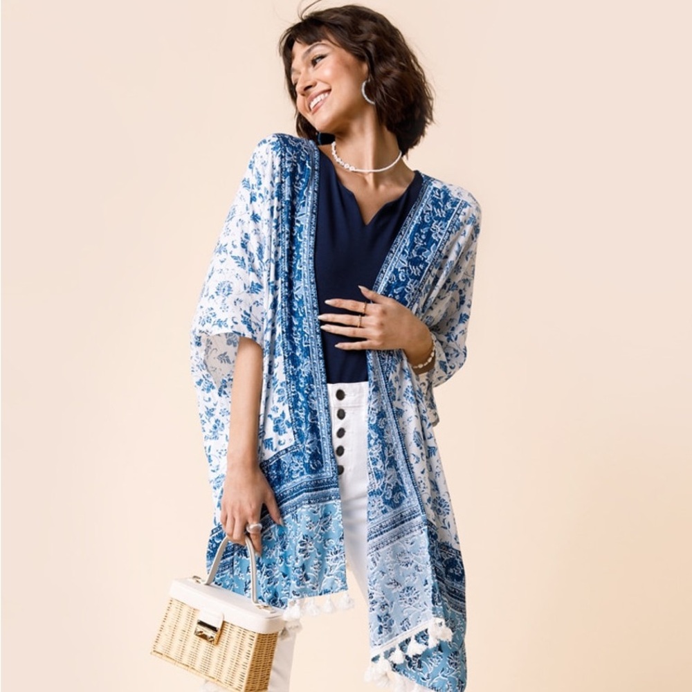 Francesca’s Mi Ami Elle Paisley Tassel Kimono size L/XL